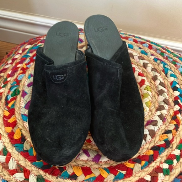 UGG Black Suede Slip-On Mules Clogs Shoes - Picture 1 of 8